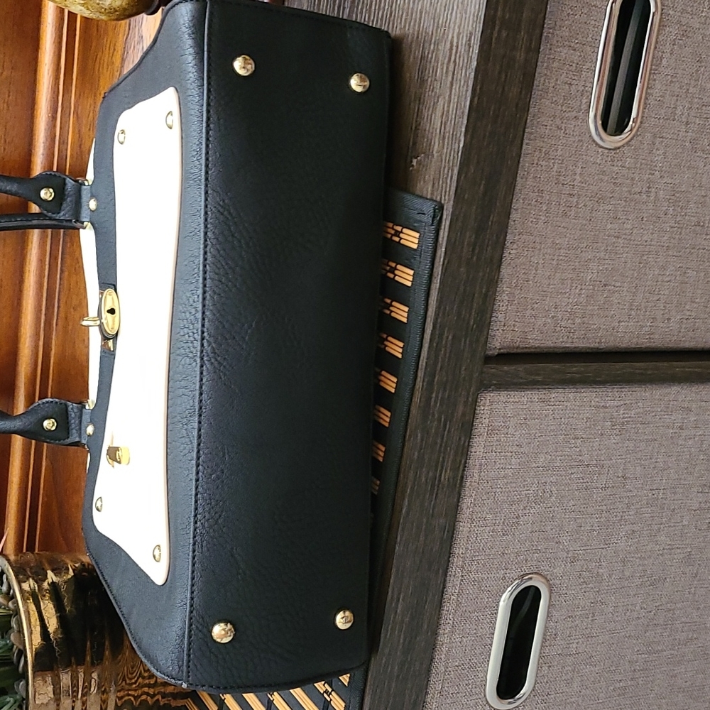 Black and off white handbag - Picture 2 of 8